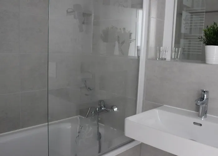 아파트 Leo Free Parking!!! *