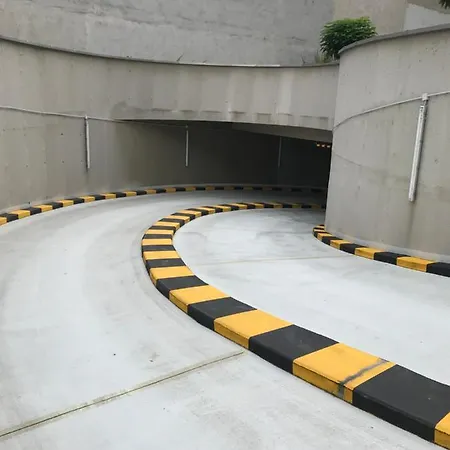 Leo Free Parking!!! Апартаменти *